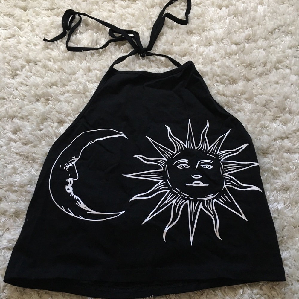cute black cropped halter! 🌚🌞